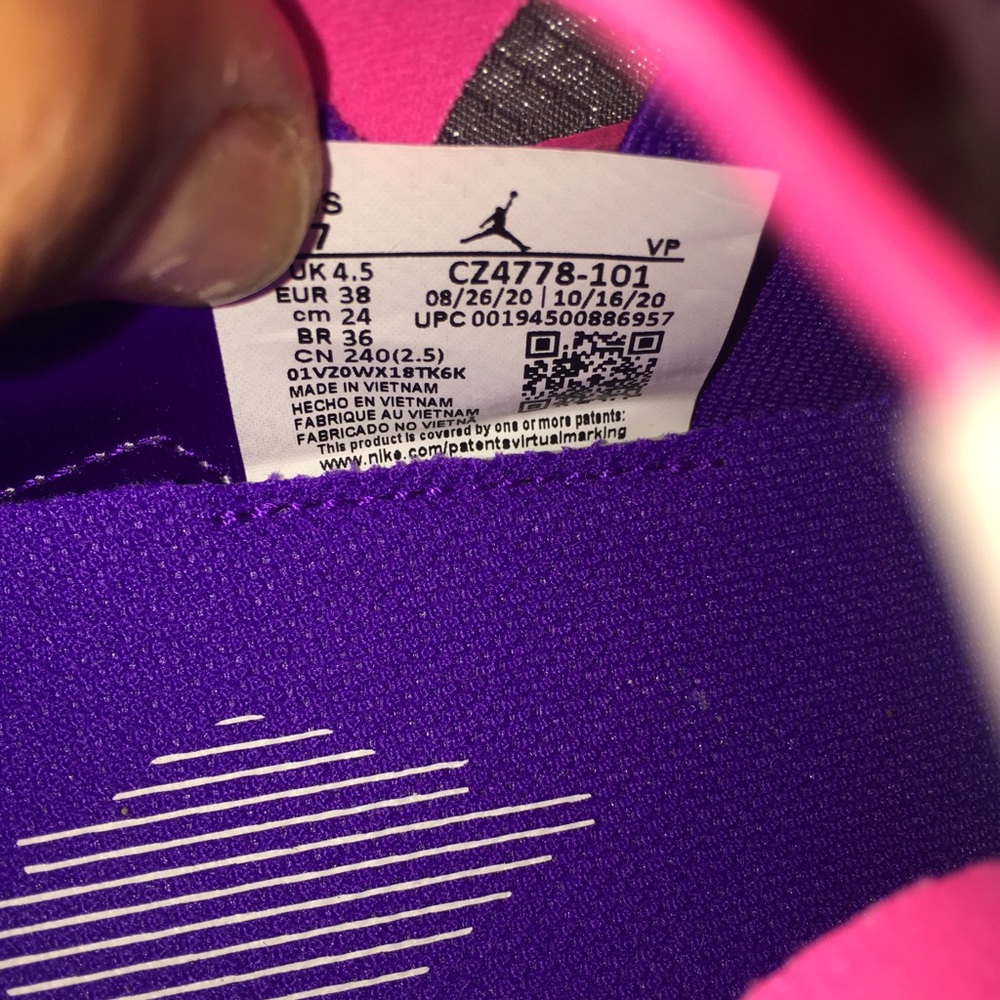 Nike - Picture 14 of 15